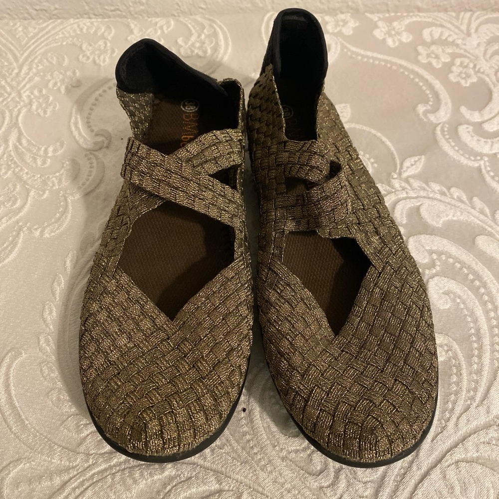 Gold weaved pattern